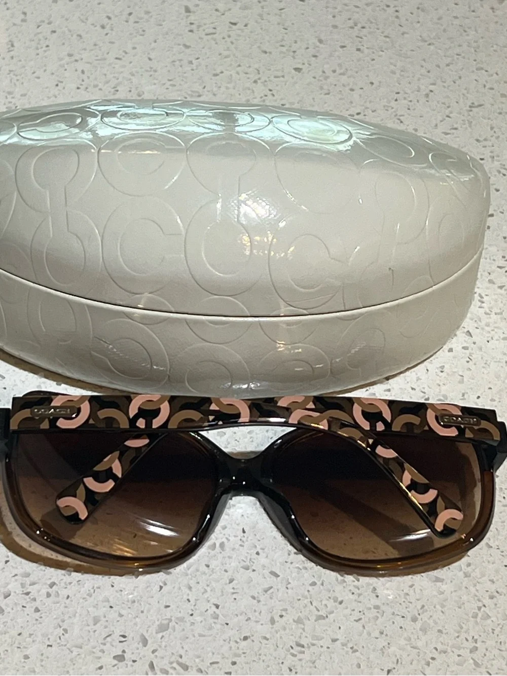Coach Signature C Oversized Brown Women’s Sunglasses with Case and Cloth / L908
